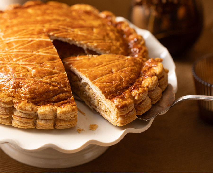 Frangipane Galette des Rois, almond cream and rum for Epiphany | Maison Alsacienne de Biscuiterie
