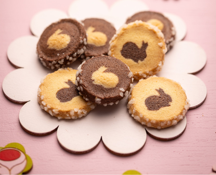 Duo de biscuits sablés au cacao et à la vanille pour Pâques
