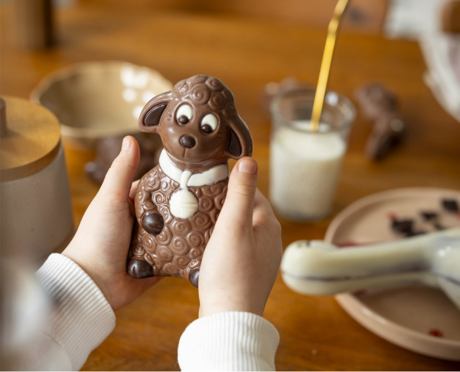 Milk chocolate Sheep, Easter figure | Maison Alsacienne de Biscuiterie