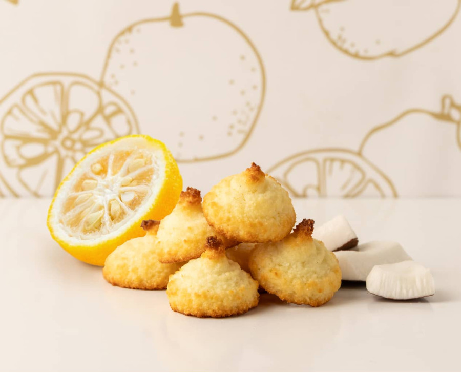 Coconut & Yuzu Macaron de Riquewihr®, Yuzu Macaron de Riquewihr® | Maison Alsacienne de Biscuiterie Coconut & Yuzu Macaron de Riquewihr®, Yuzu Macaron de Riquewihr® | Maison Alsacienne de Biscuiterie