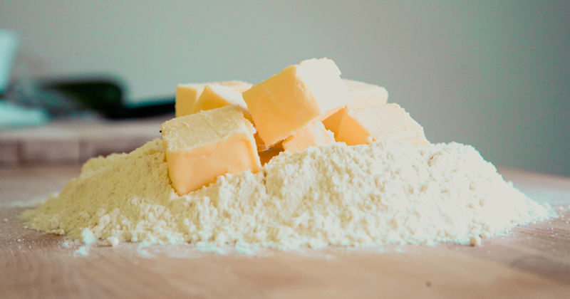 Beurre, œufs, farine et sucre sont autant d’ingrédients indispensables auxquelles nous avons recours dans la confection de nos bredele. 