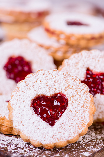 Biscuits sablés à la confiture de framboises